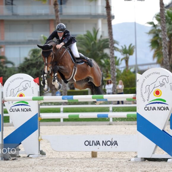 e2c7fdbd-4748-49b5-910e-034f6ececb04 Constant Van Paesschen closes off Spring MET II with a win in the CSI3* Grand Prix presented by Oliva Nova Beach & Golf Resort