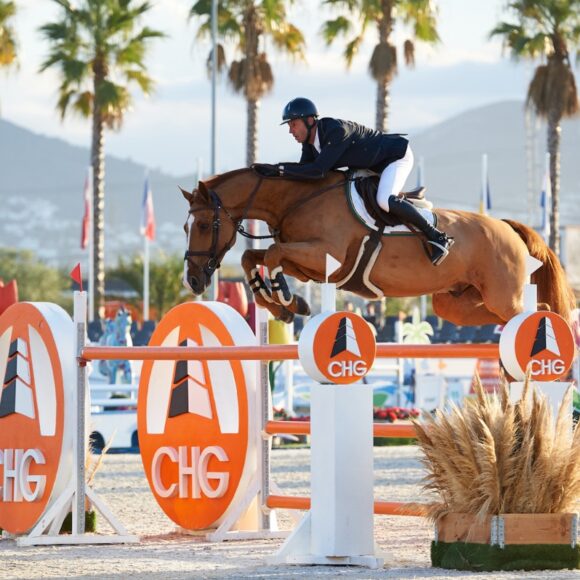 Edwin Smits and Farezzo take the top honours in the CSI2* 1.45m Grand Prix presented by CHG at the Autumn MET