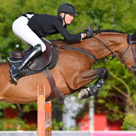 9fa0316b-10b1-5561-c7e3-836d344f509a Balou’s Fly High and Isabella Russekoff risk it all to win the CSI2* Grand Prix at the Autumn MET II 2021