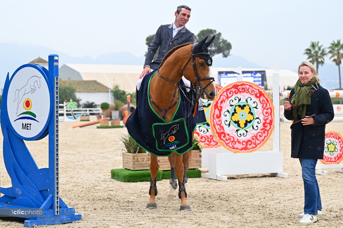 Mark McAuley y Django Ste Hermelle encabezan el Gran Premio CSI3 (3)