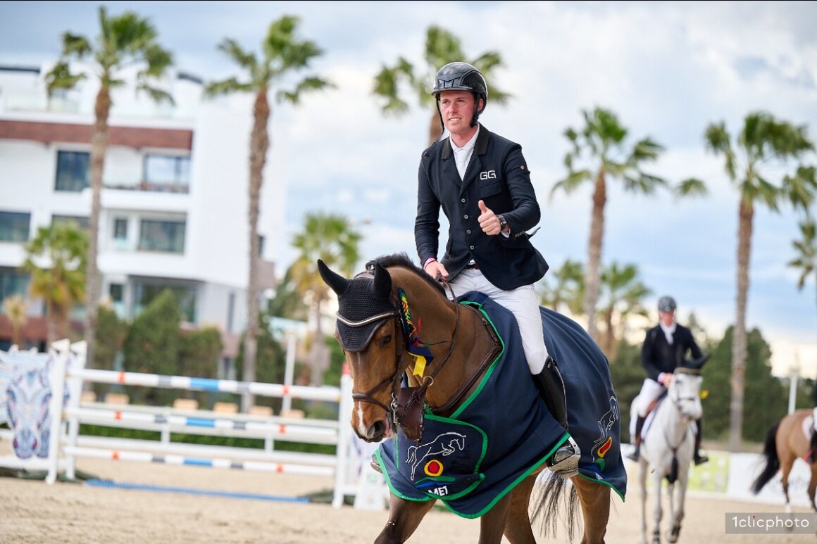 A victory for Graham Gillespie and Veneno in the CSI2 Grand Prix presented by Dammann Reitplatz- u. Sportplatzbau GmbH 1 A victory for Graham Gillespie and Veneno in the CSI2 Grand Prix presented by Dammann Reitplatz- u. Sportplatzbau GmbH 1
