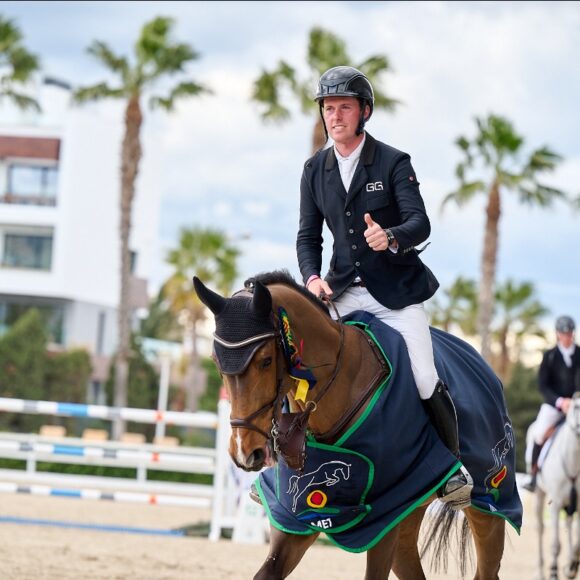 A victory for Graham Gillespie and Veneno in the CSI2 Grand Prix presented by Dammann Reitplatz- u. Sportplatzbau GmbH 1 A victory for Graham Gillespie and Veneno in the CSI2 Grand Prix presented by Dammann Reitplatz- u. Sportplatzbau GmbH 1